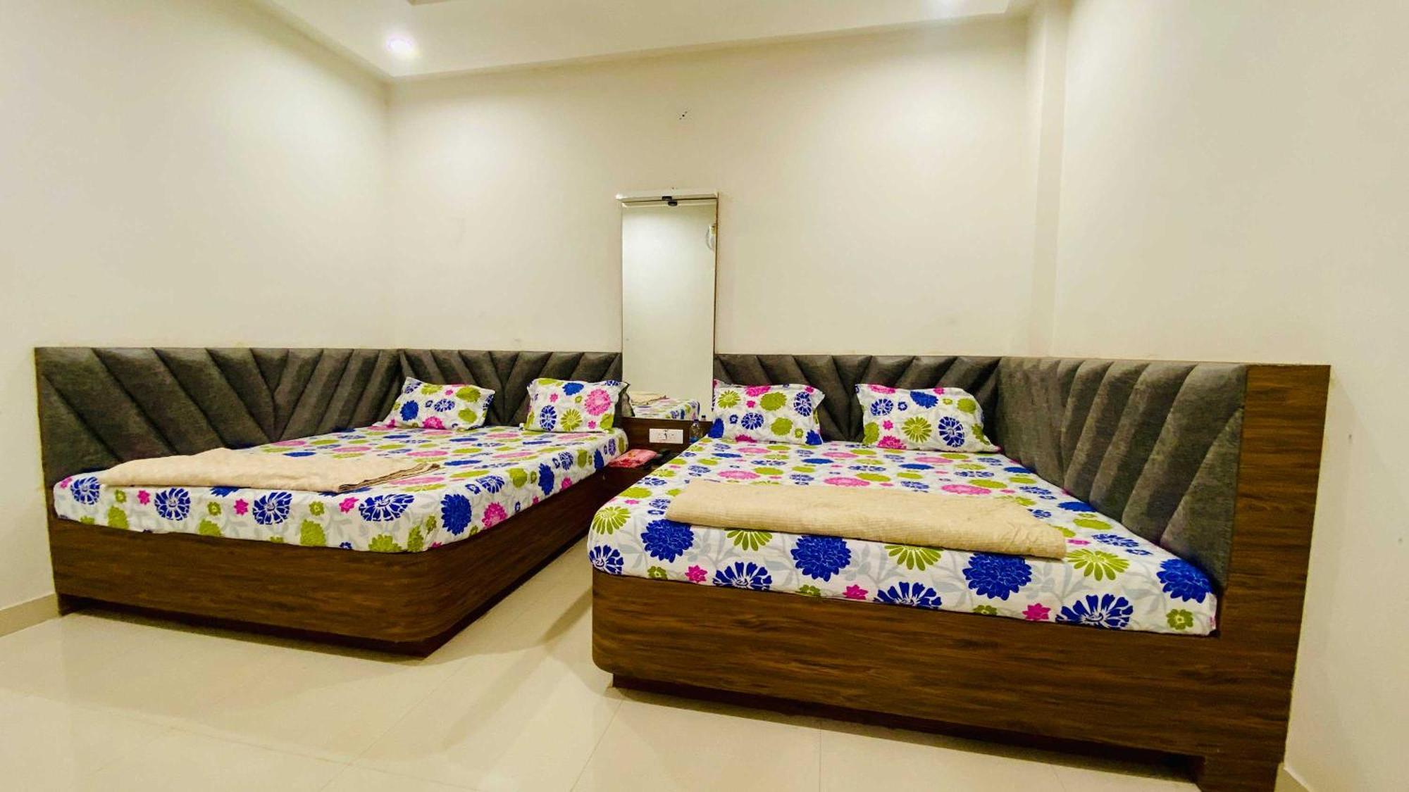 Hotel Gayatri Palace Godarpura Εξωτερικό φωτογραφία