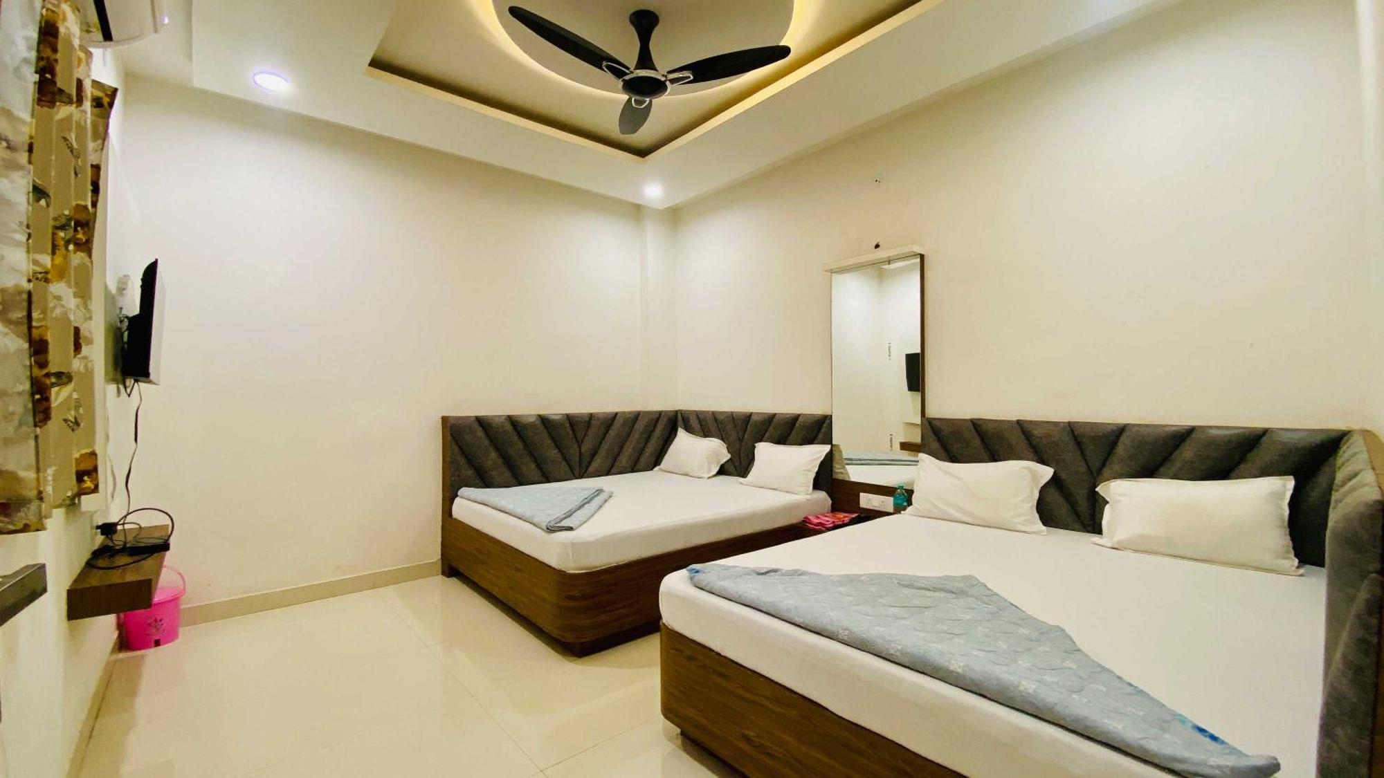 Hotel Gayatri Palace Godarpura Εξωτερικό φωτογραφία
