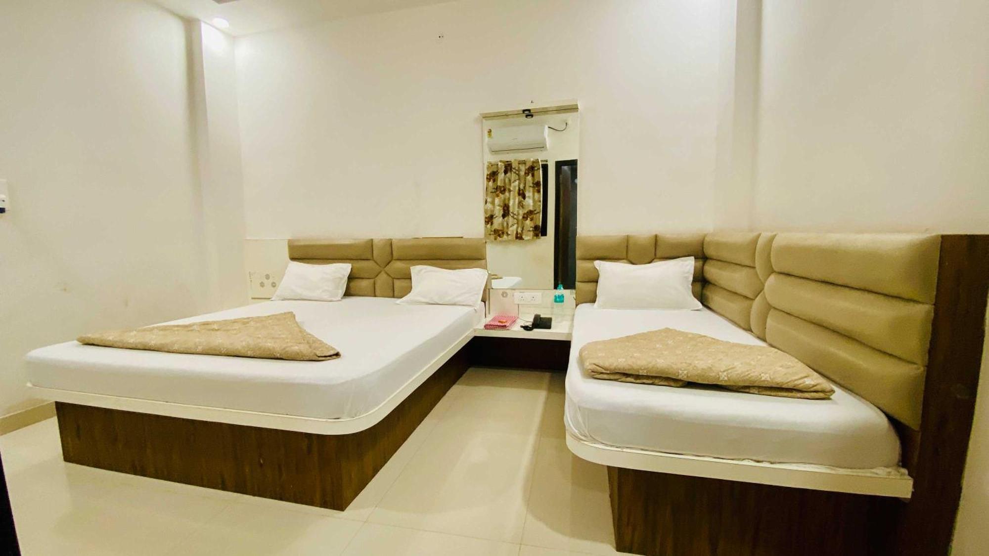 Hotel Gayatri Palace Godarpura Εξωτερικό φωτογραφία