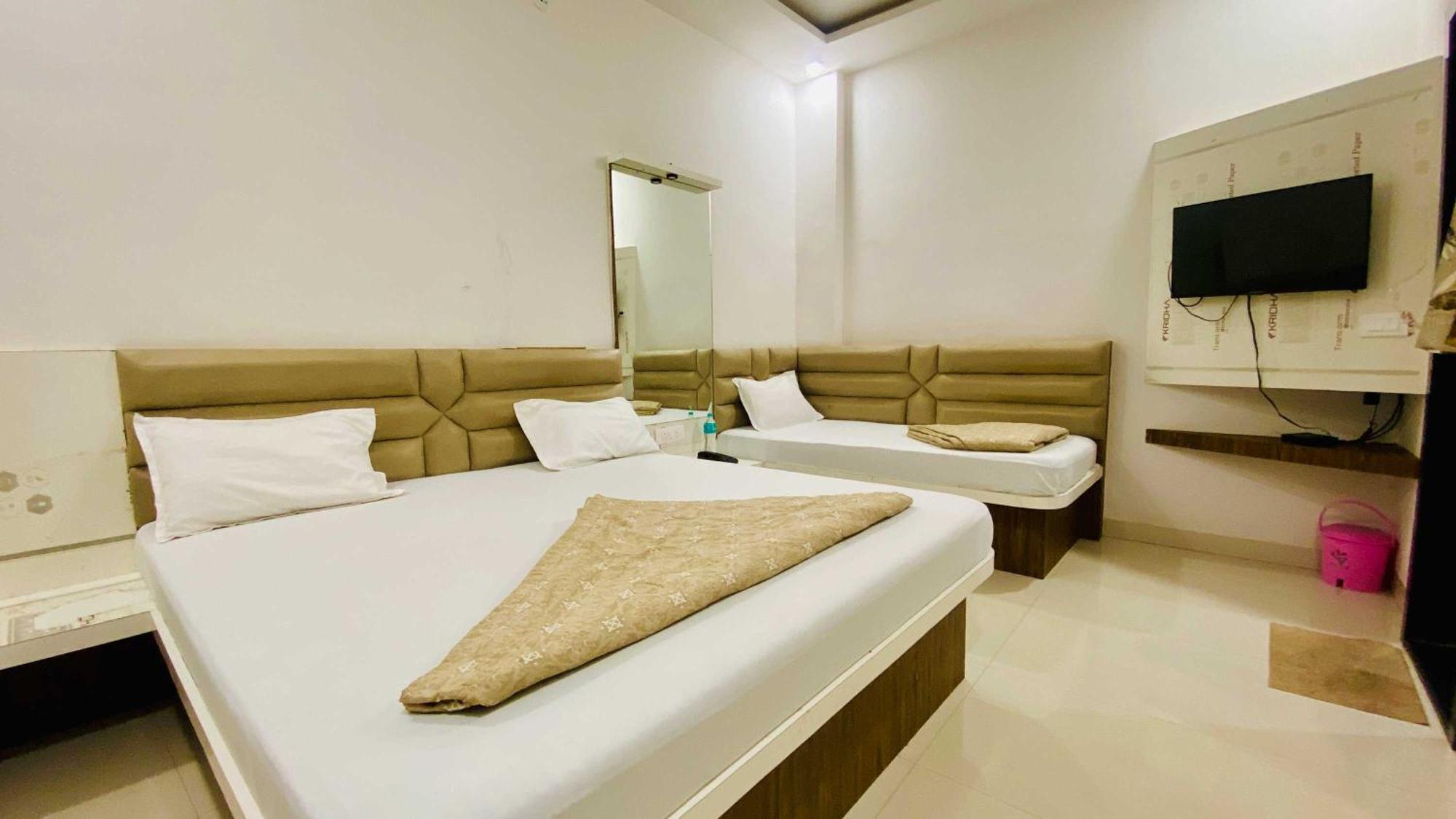 Hotel Gayatri Palace Godarpura Εξωτερικό φωτογραφία