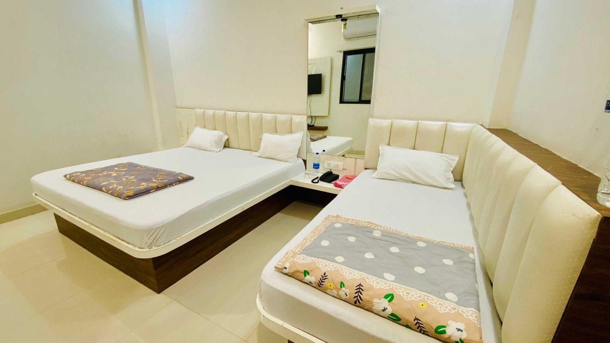 Hotel Gayatri Palace Godarpura Εξωτερικό φωτογραφία
